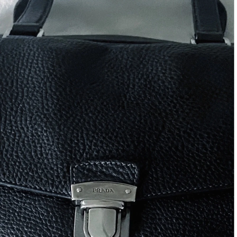 Men's Black Leather Briefcase Bag - Classic Professional Carry